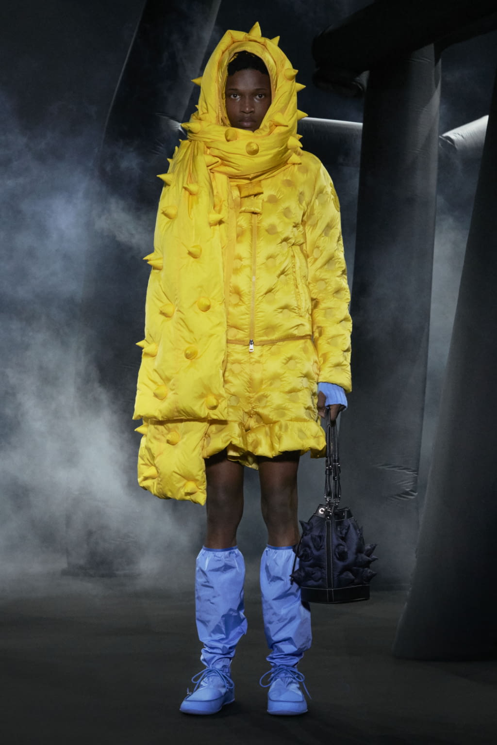 Fashion Week Milan Fall/Winter 2020 look 13 from the 1 Moncler JW Anderson collection 女装