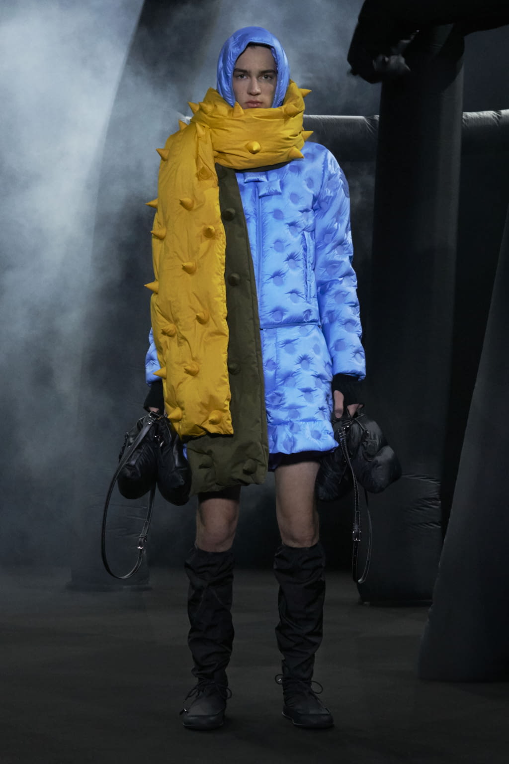 Fashion Week Milan Fall/Winter 2020 look 14 from the 1 Moncler JW Anderson collection 女装