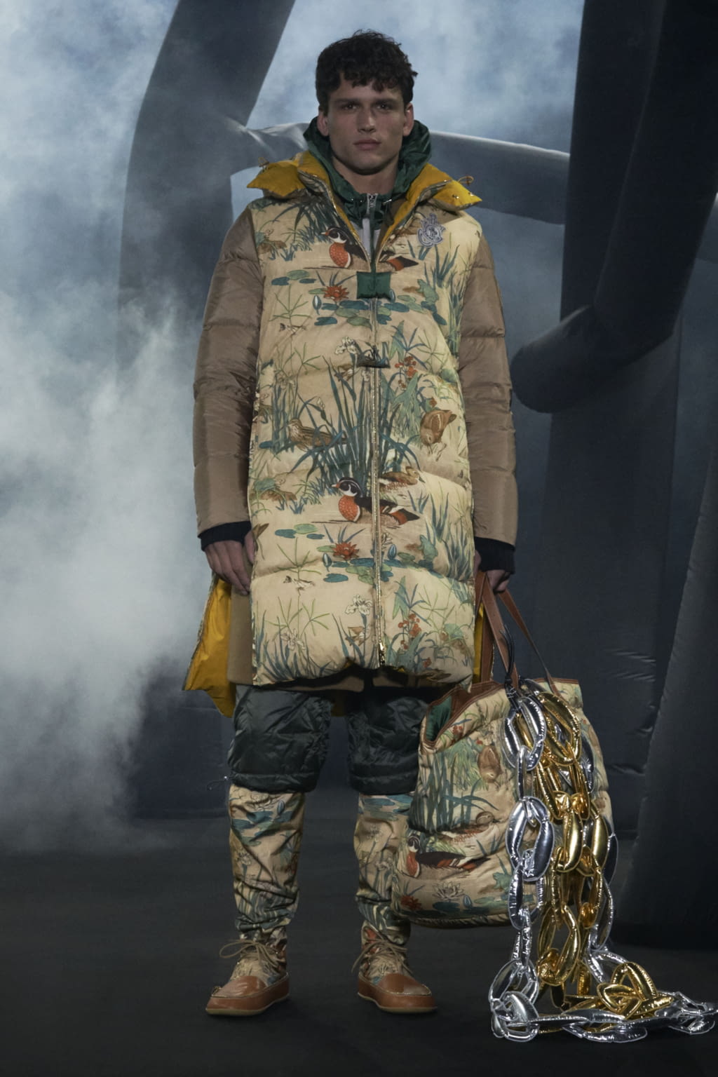 Fashion Week Milan Fall/Winter 2020 look 16 from the 1 Moncler JW Anderson collection 女装