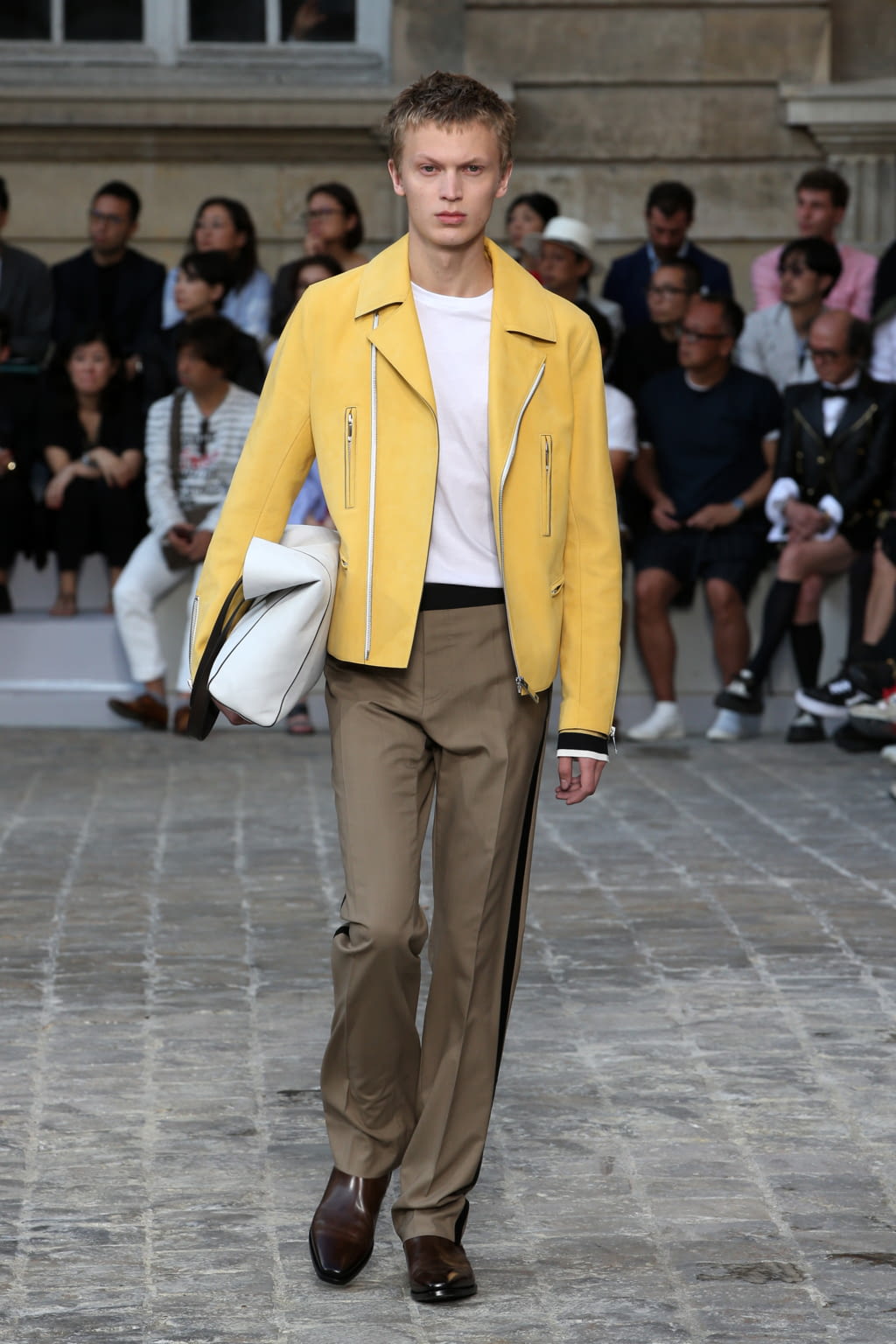 Fashion Week Paris Spring/Summer 2018 look 10 from the Berluti collection menswear
