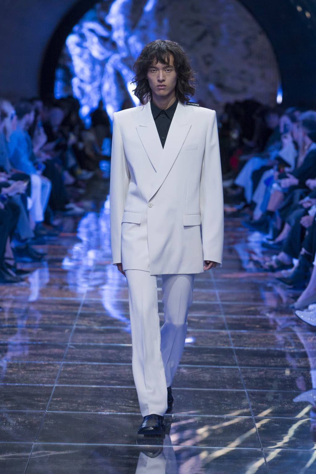 Fashion Week Paris Spring/Summer 2019 look 9 de la collection Balenciaga menswear