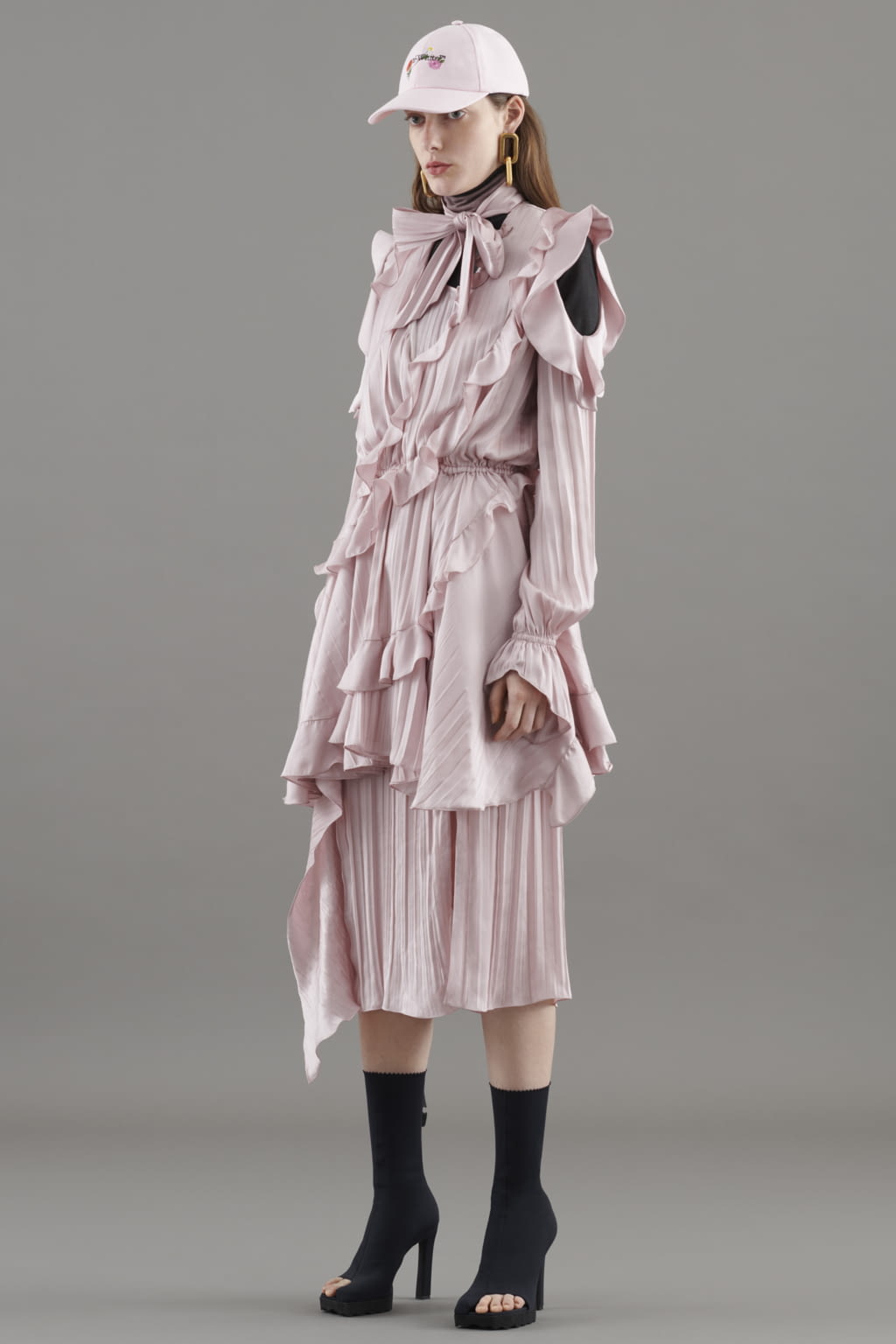 Fashion Week Paris Resort 2021 look 10 from the Off-White collection 女装