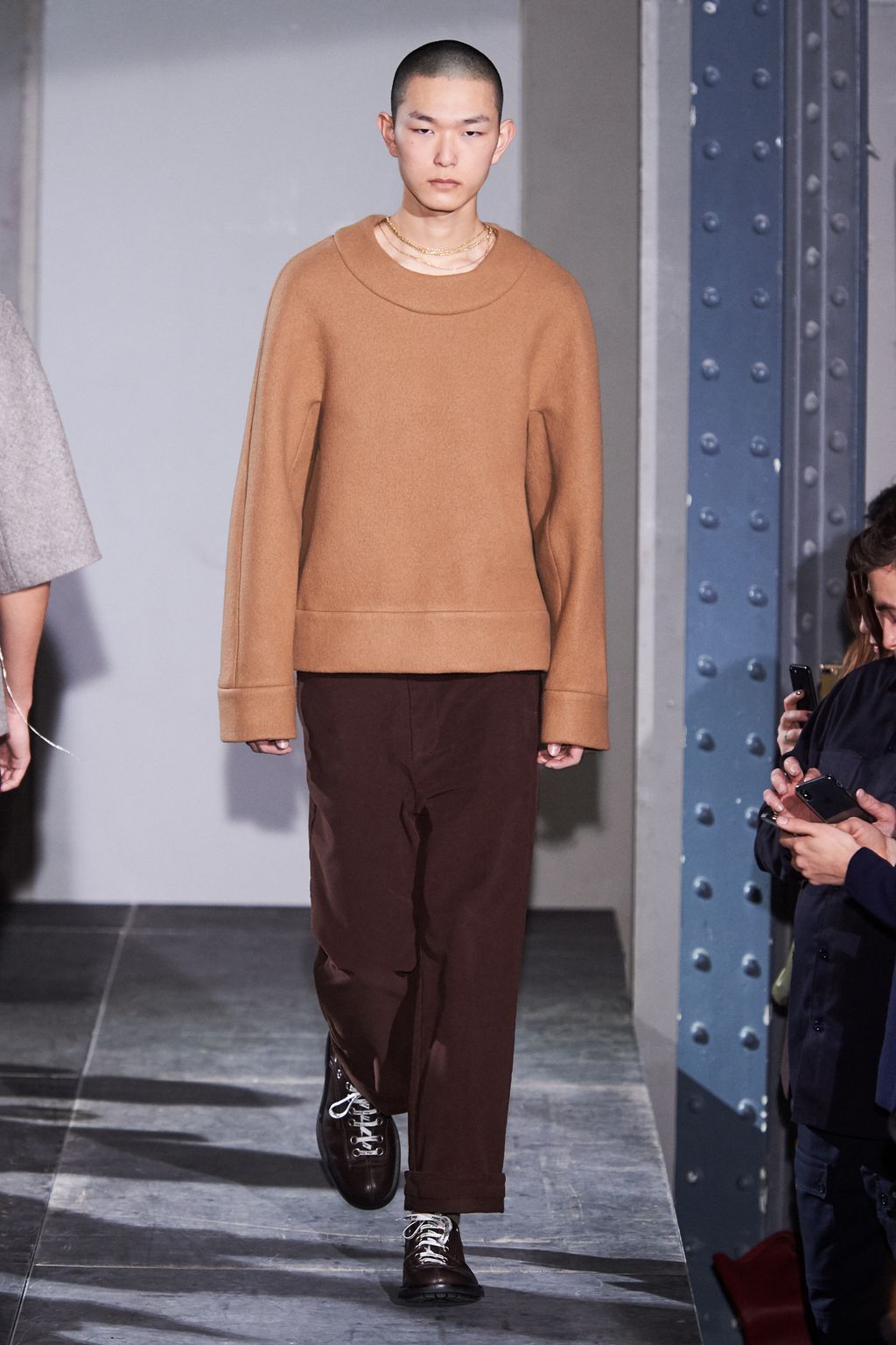 Fashion Week Paris Fall/Winter 2018 look 10 from the Acne Studios collection 男装