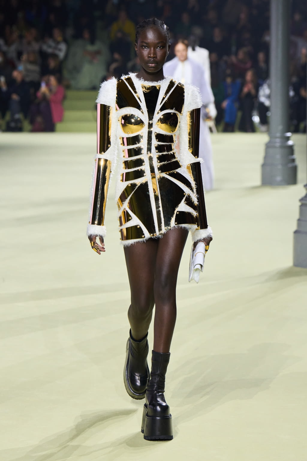 Fashion Week Paris Fall/Winter 2022 look 10 de la collection Balmain womenswear