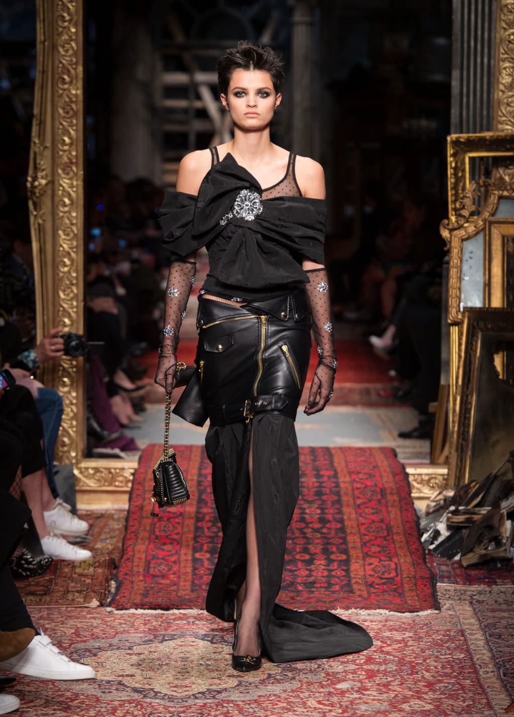 Fashion Week Milan Fall/Winter 2016 look 10 de la collection Moschino womenswear
