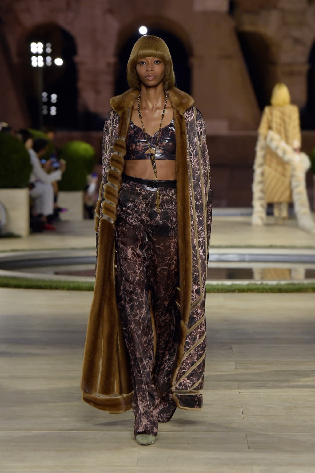 Fashion Week Milan Fall/Winter 2019 look 11 from the Fendi collection couture