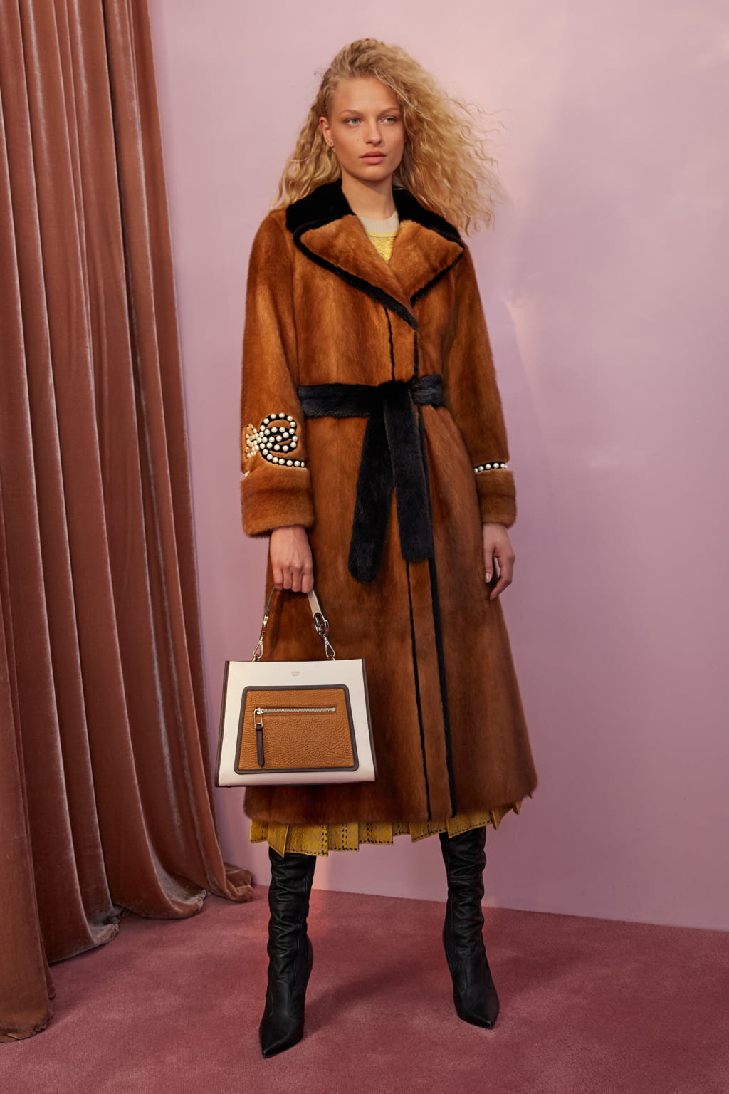 Fashion Week Milan Resort 2018 look 10 from the Fendi collection 女装