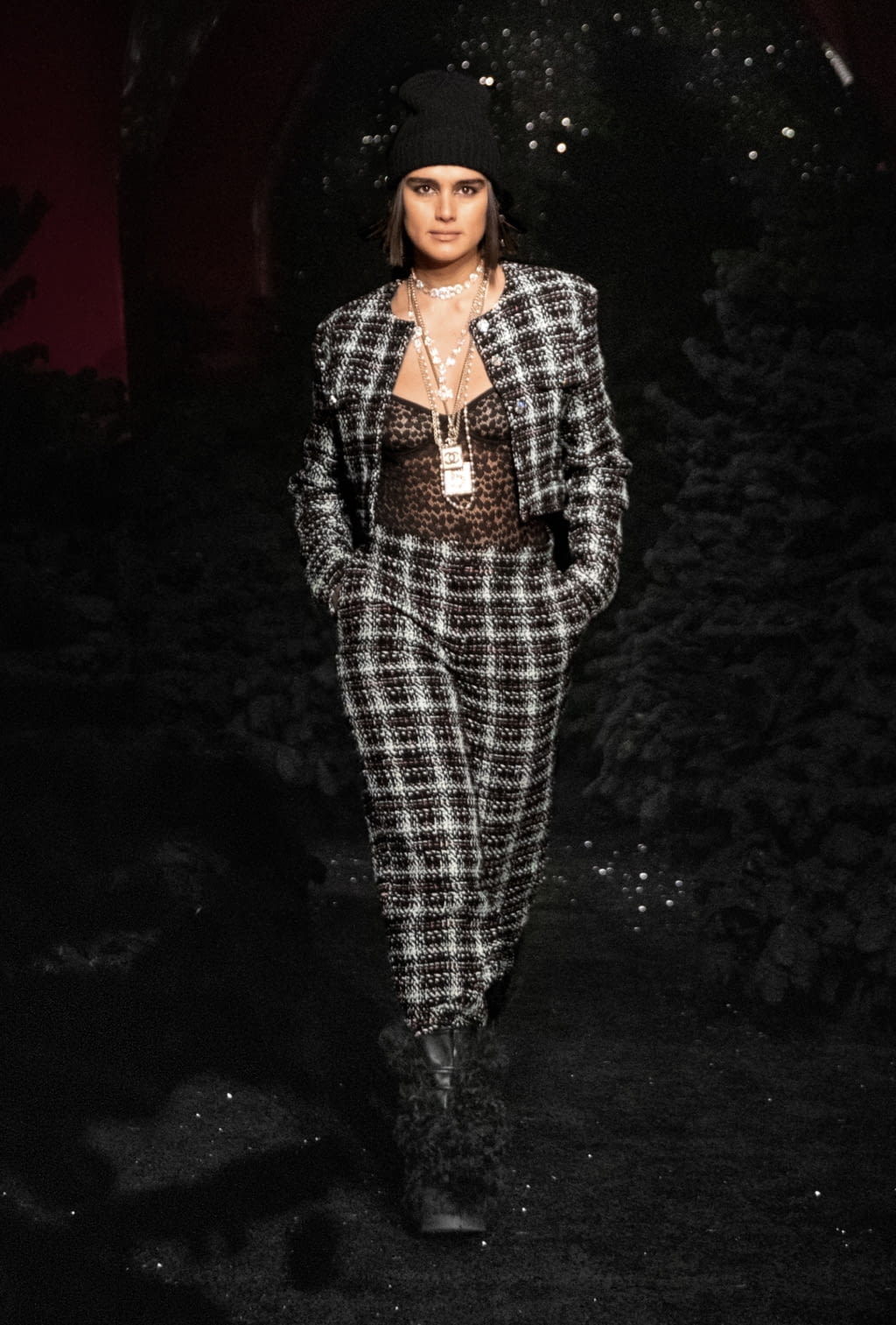 Fashion Week Paris Fall/Winter 2021 look 10 de la collection Chanel womenswear