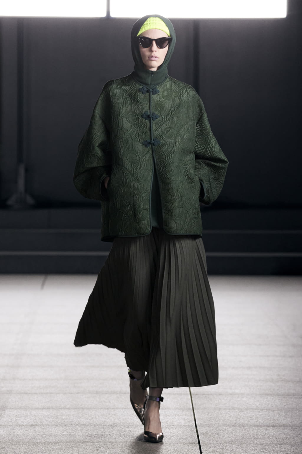 Fashion Week Paris Fall/Winter 2022 look 10 de la collection Mame Kurogouchi womenswear