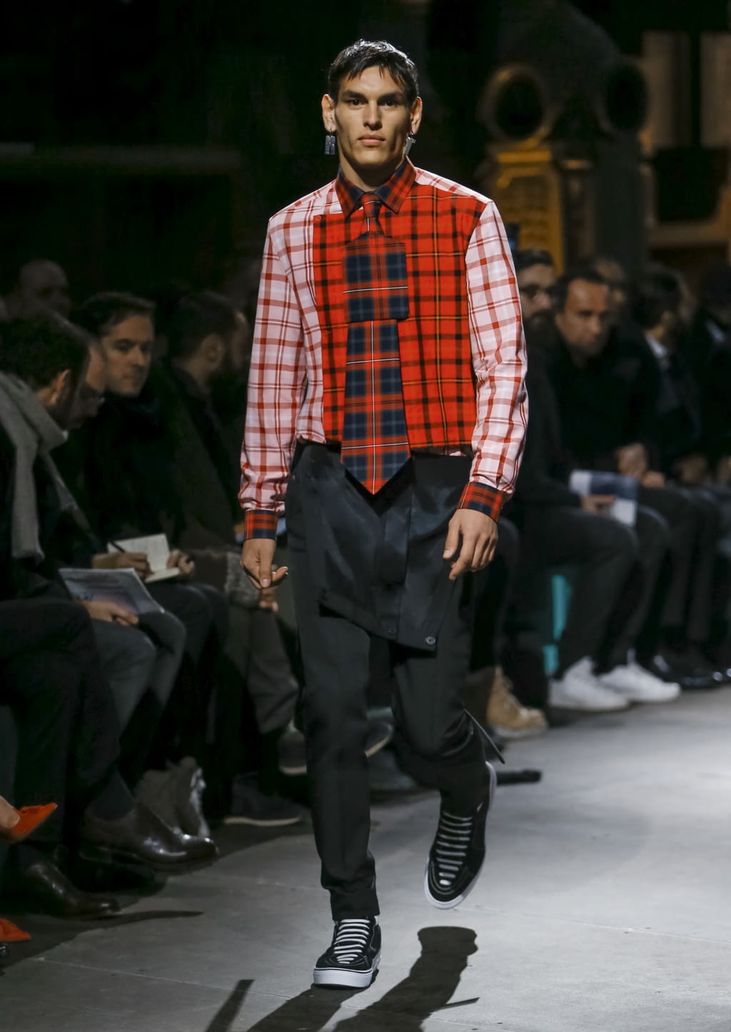 Fashion Week Paris Fall/Winter 2017 look 10 from the Givenchy collection menswear