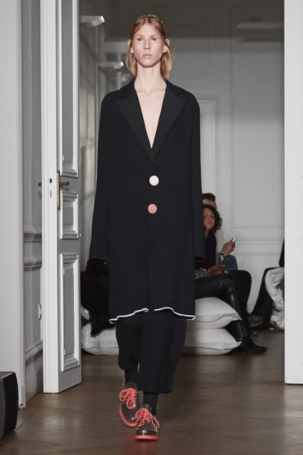 Fashion Week Paris Fall/Winter 2016 look 10 from the Peet Dullaert collection 女装