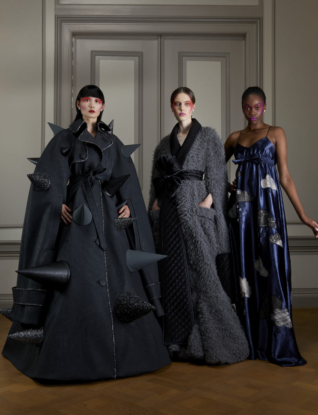 Fashion Week Paris Fall/Winter 2020 look 10 from the Viktor & Rolf collection couture