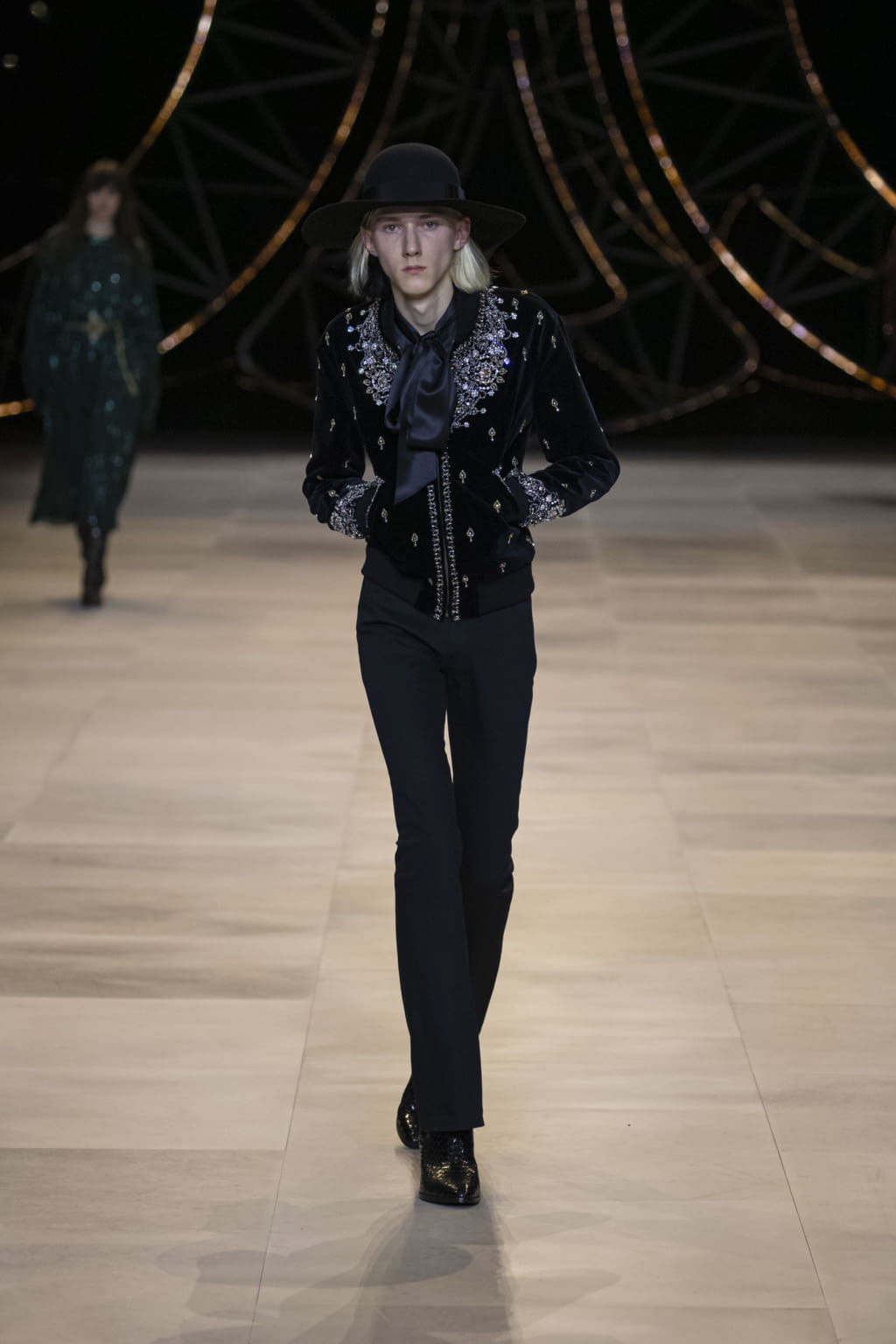 Fashion Week Paris Fall/Winter 2020 look 100 from the Celine collection 女装