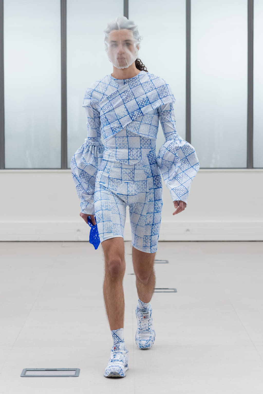 Fashion Week Paris Fall/Winter 2022 look 100 from the IFM PARIS collection womenswear