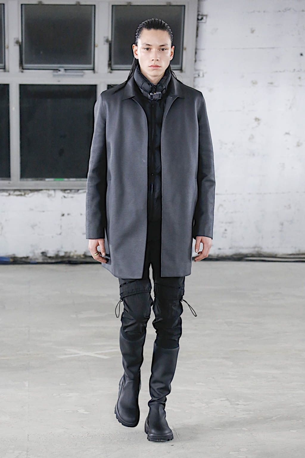 Fashion Week Paris Fall/Winter 2019 look 4 from the Alyx collection menswear
