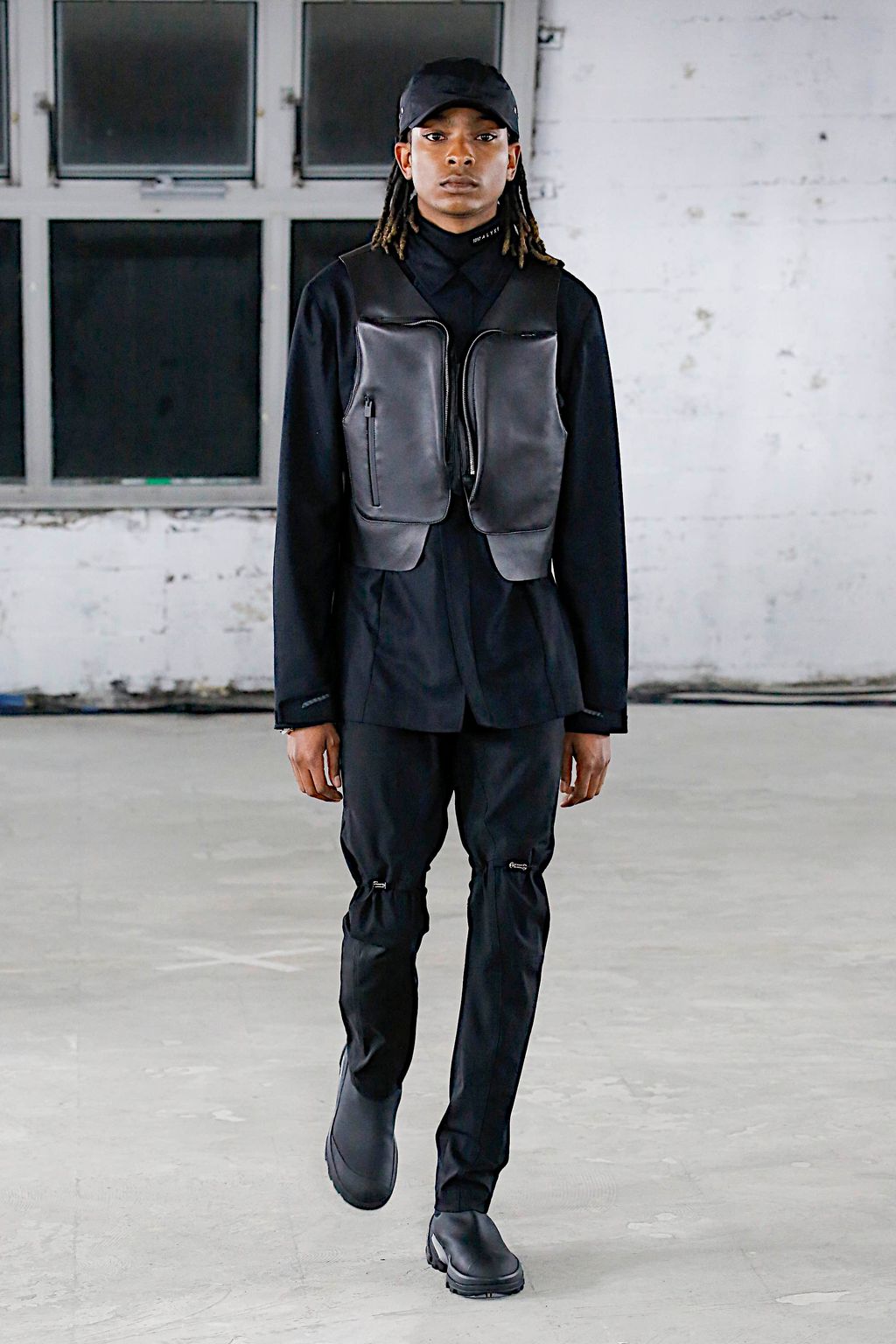 Fashion Week Paris Fall/Winter 2019 look 16 from the Alyx collection menswear
