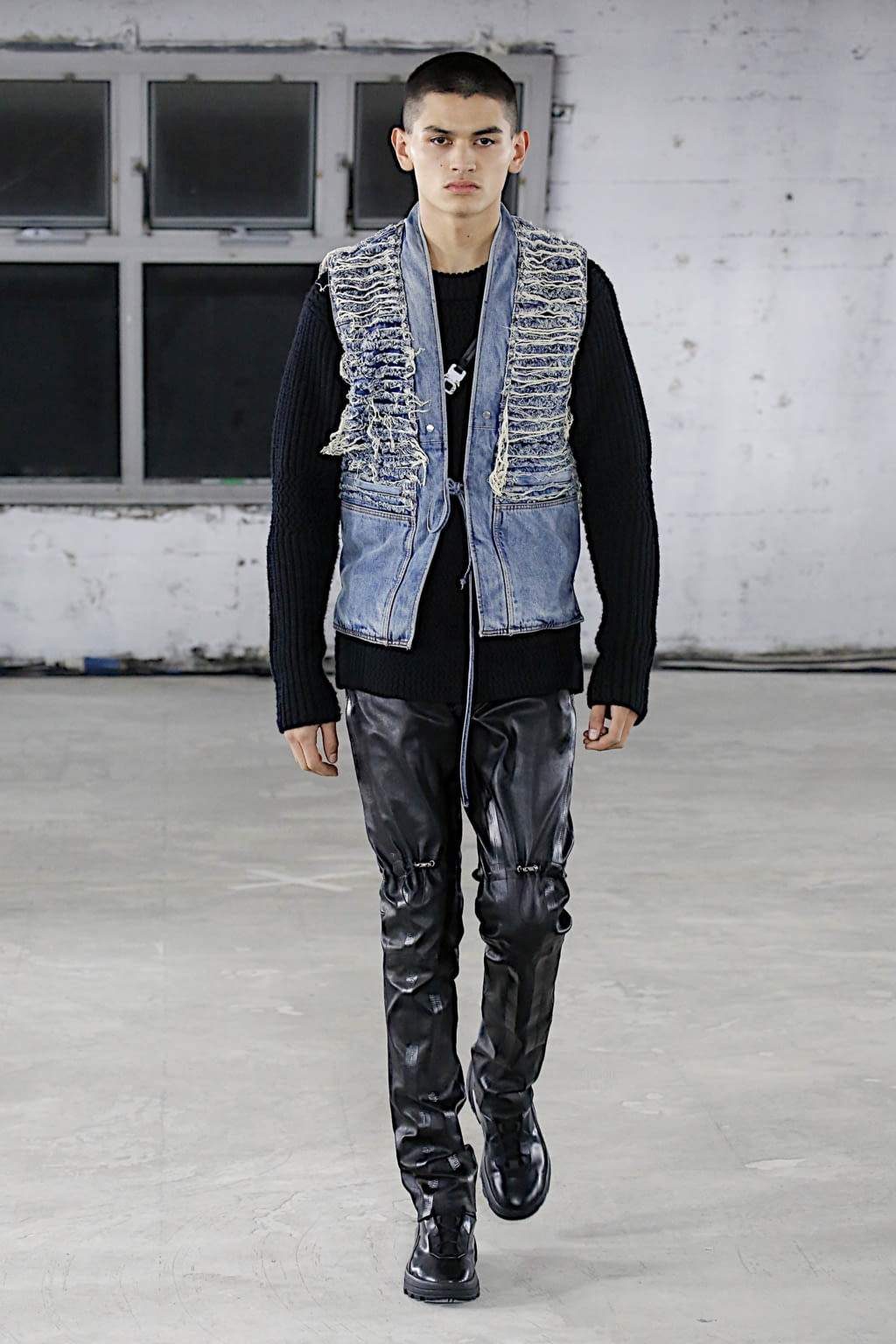 Fashion Week Paris Fall/Winter 2019 look 23 from the Alyx collection 男装
