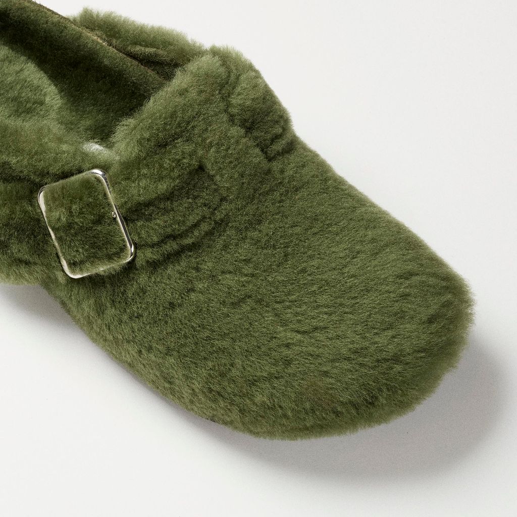 Fashion Week Paris Fall/Winter 2024 look 70 de la collection Birkenstock 1774 menswear accessories