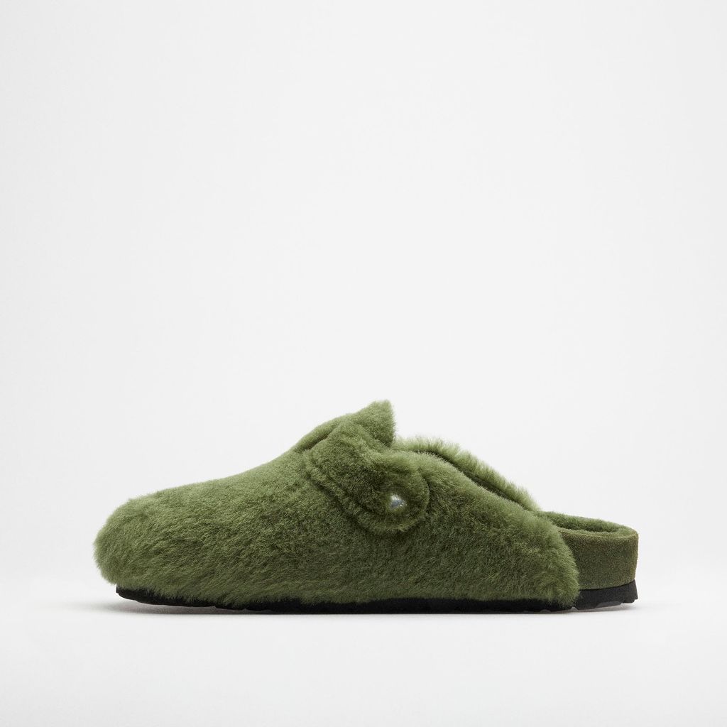 Fashion Week Paris Fall/Winter 2024 look 12 from the Birkenstock 1774 collection womenswear accessories