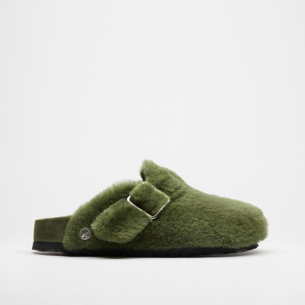 Fashion Week Paris Fall/Winter 2024 look 13 from the Birkenstock 1774 collection womenswear accessories