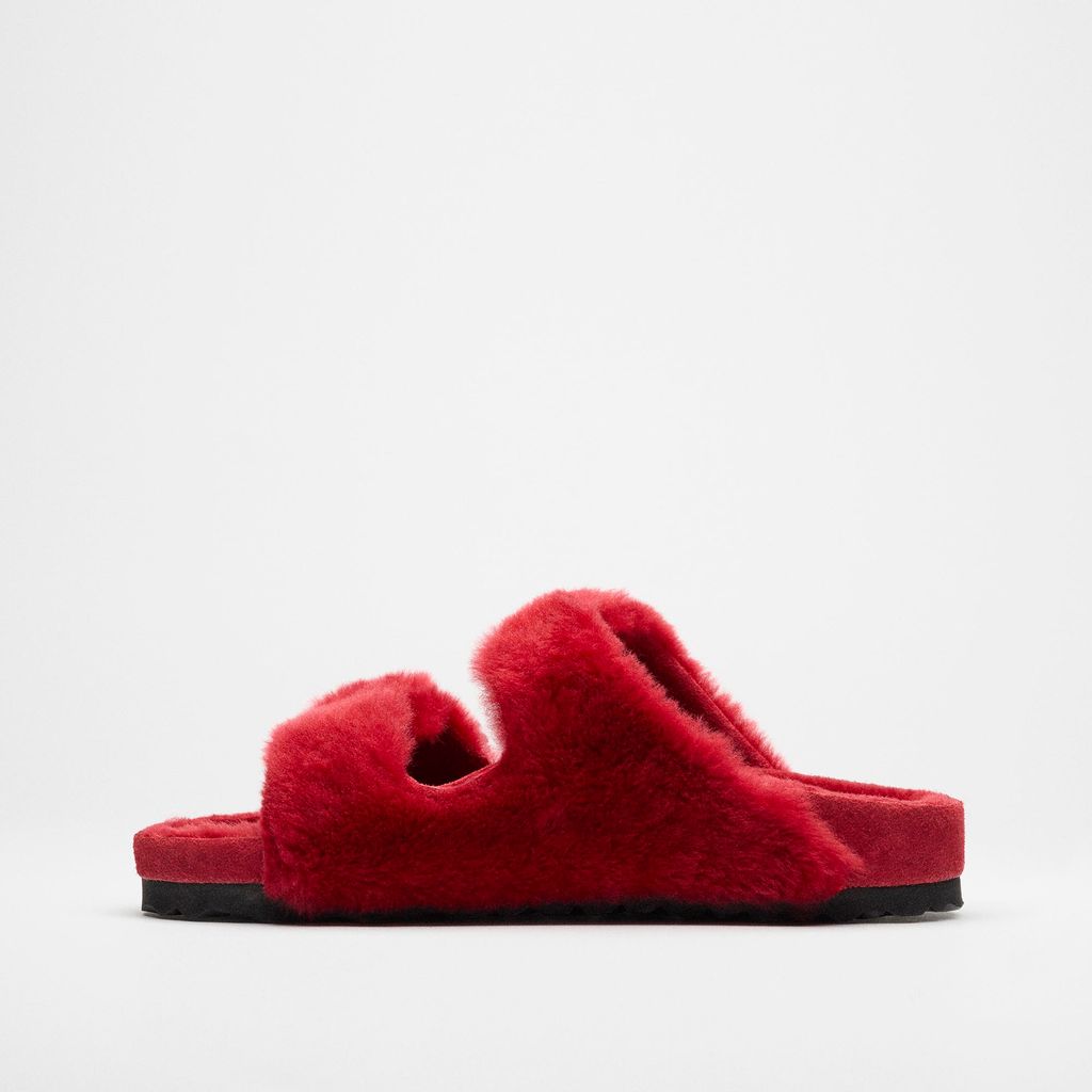 Fashion Week Paris Fall/Winter 2024 look 20 from the Birkenstock 1774 collection womenswear accessories