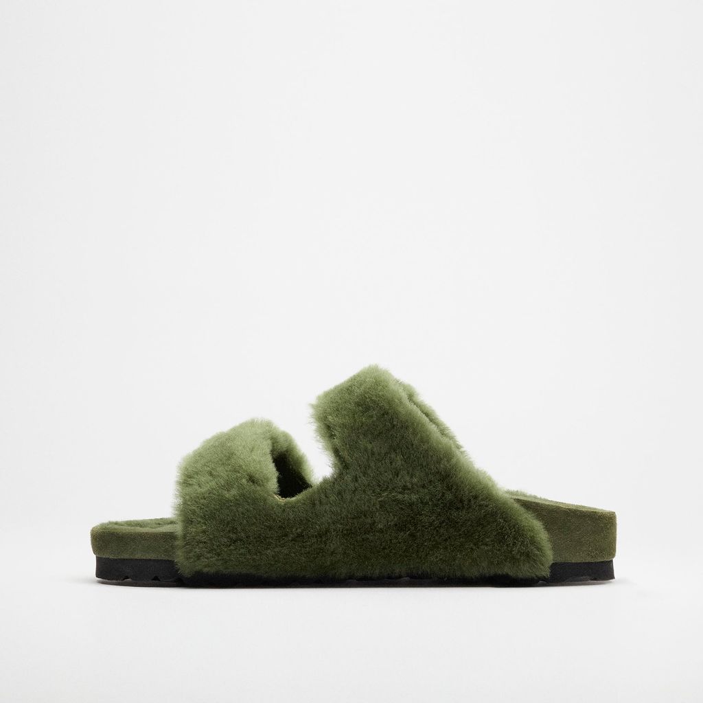 Fashion Week Paris Fall/Winter 2024 look 24 from the Birkenstock 1774 collection womenswear accessories