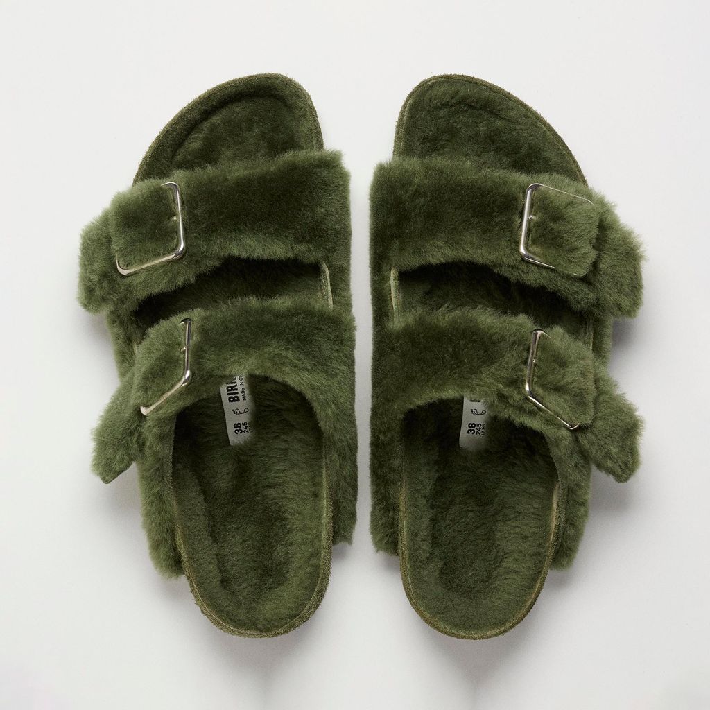 Fashion Week Paris Fall/Winter 2024 look 26 from the Birkenstock 1774 collection womenswear accessories