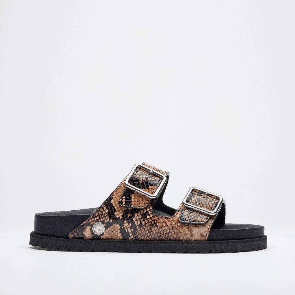 Fashion Week Paris Fall/Winter 2024 look 118 from the Birkenstock 1774 collection menswear accessories