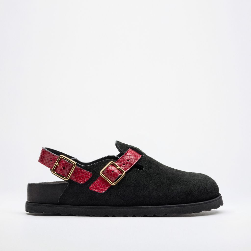 Fashion Week Paris Fall/Winter 2024 look 120 from the Birkenstock 1774 collection menswear accessories