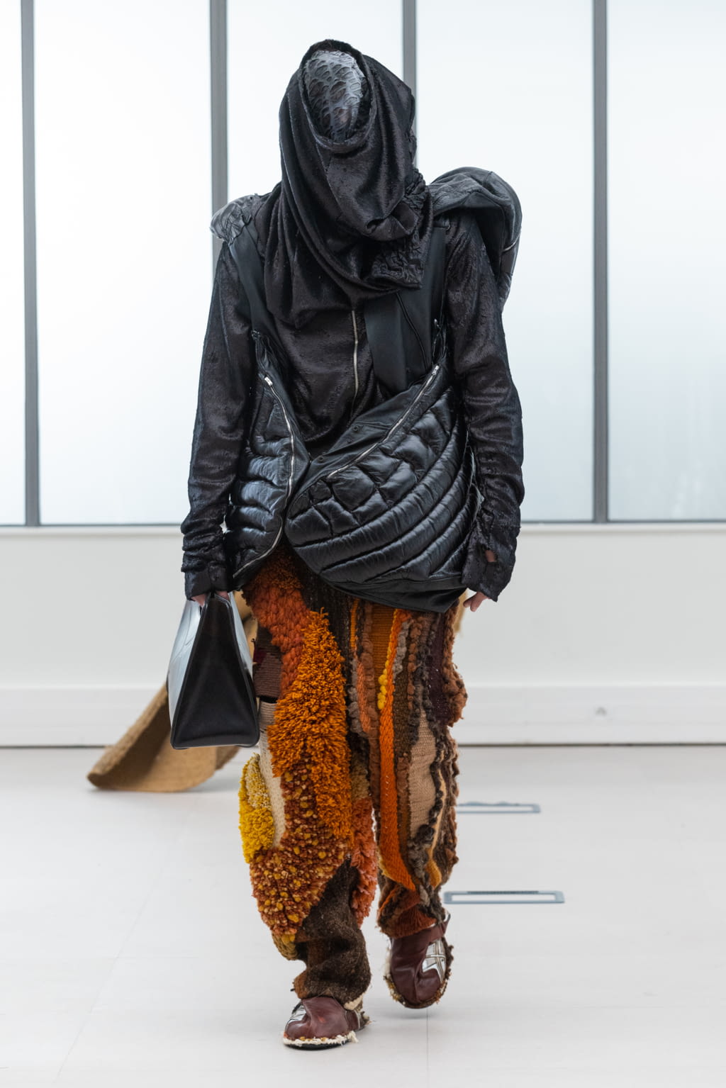 Fashion Week Paris Fall/Winter 2022 look 103 from the IFM PARIS collection womenswear