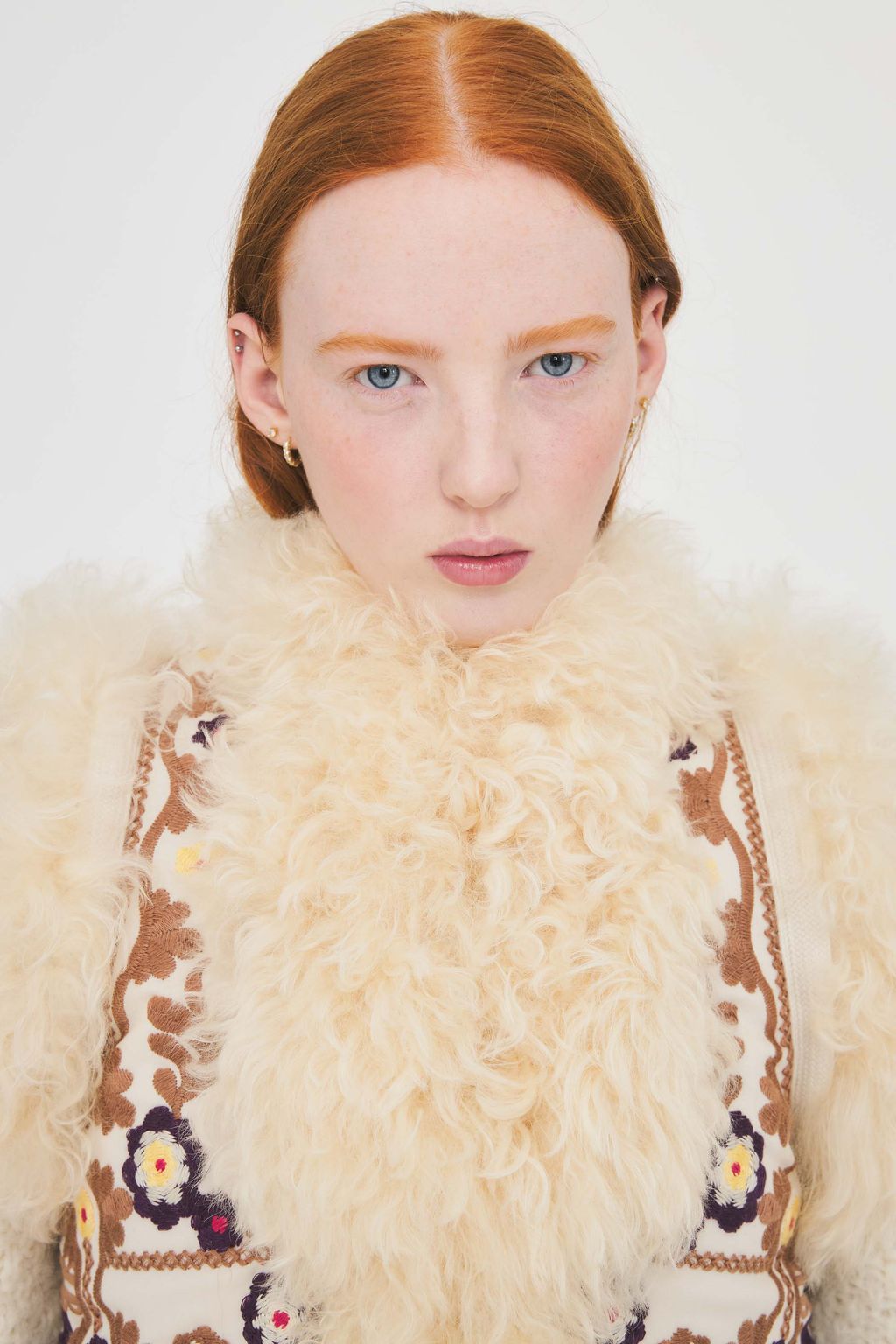 Fashion Week Paris Fall/Winter 2025 look 10 de la collection Antik Batik womenswear