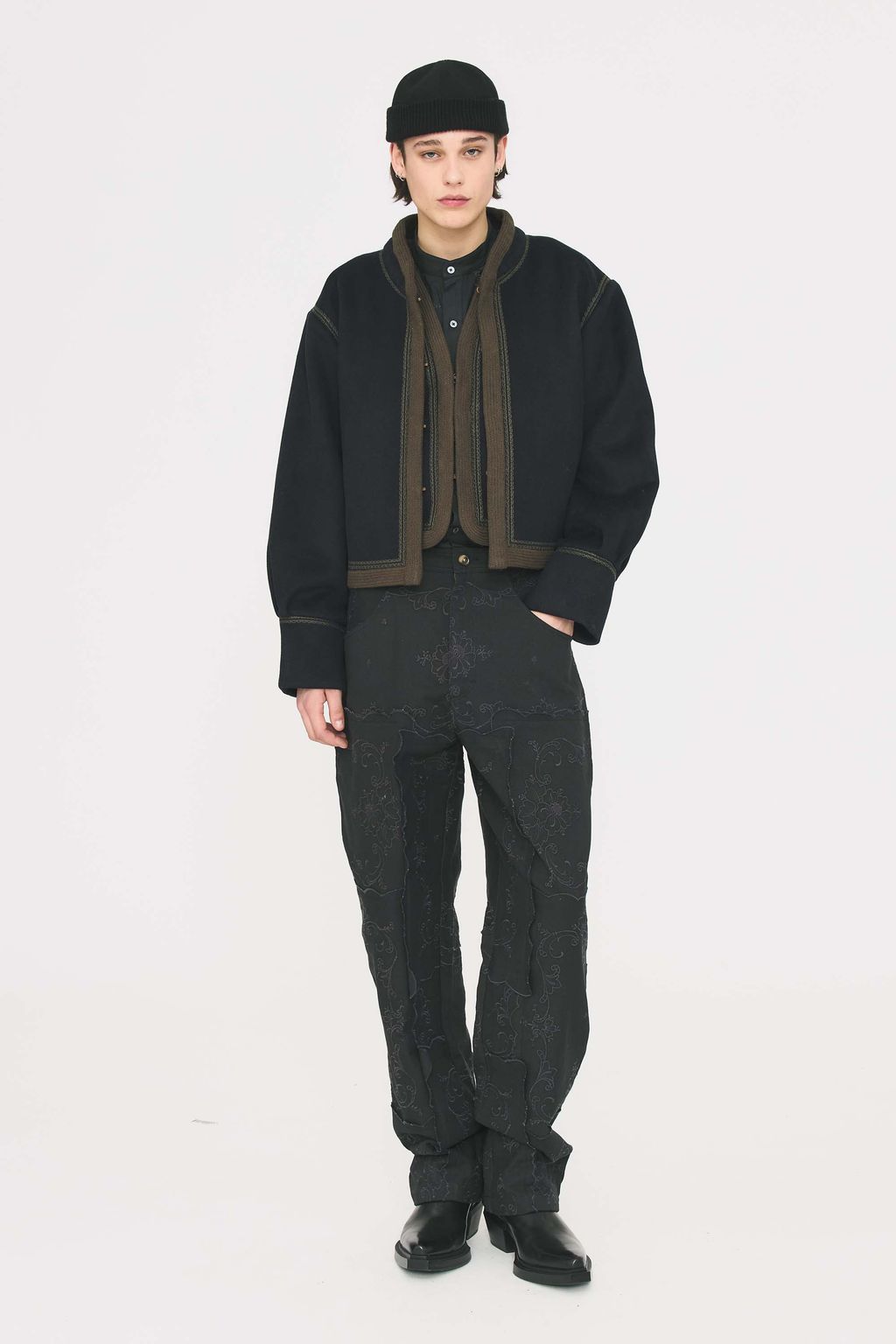 Fashion Week Paris Fall/Winter 2025 look 10 from the Antik Batik collection 男装