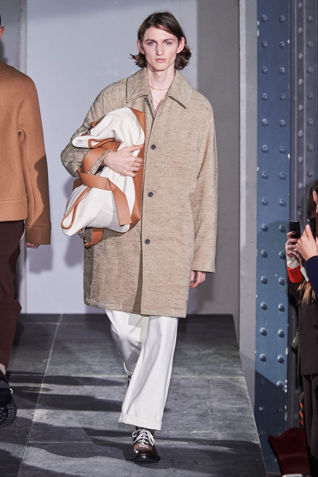 Fashion Week Paris Fall/Winter 2018 look 11 from the Acne Studios collection menswear