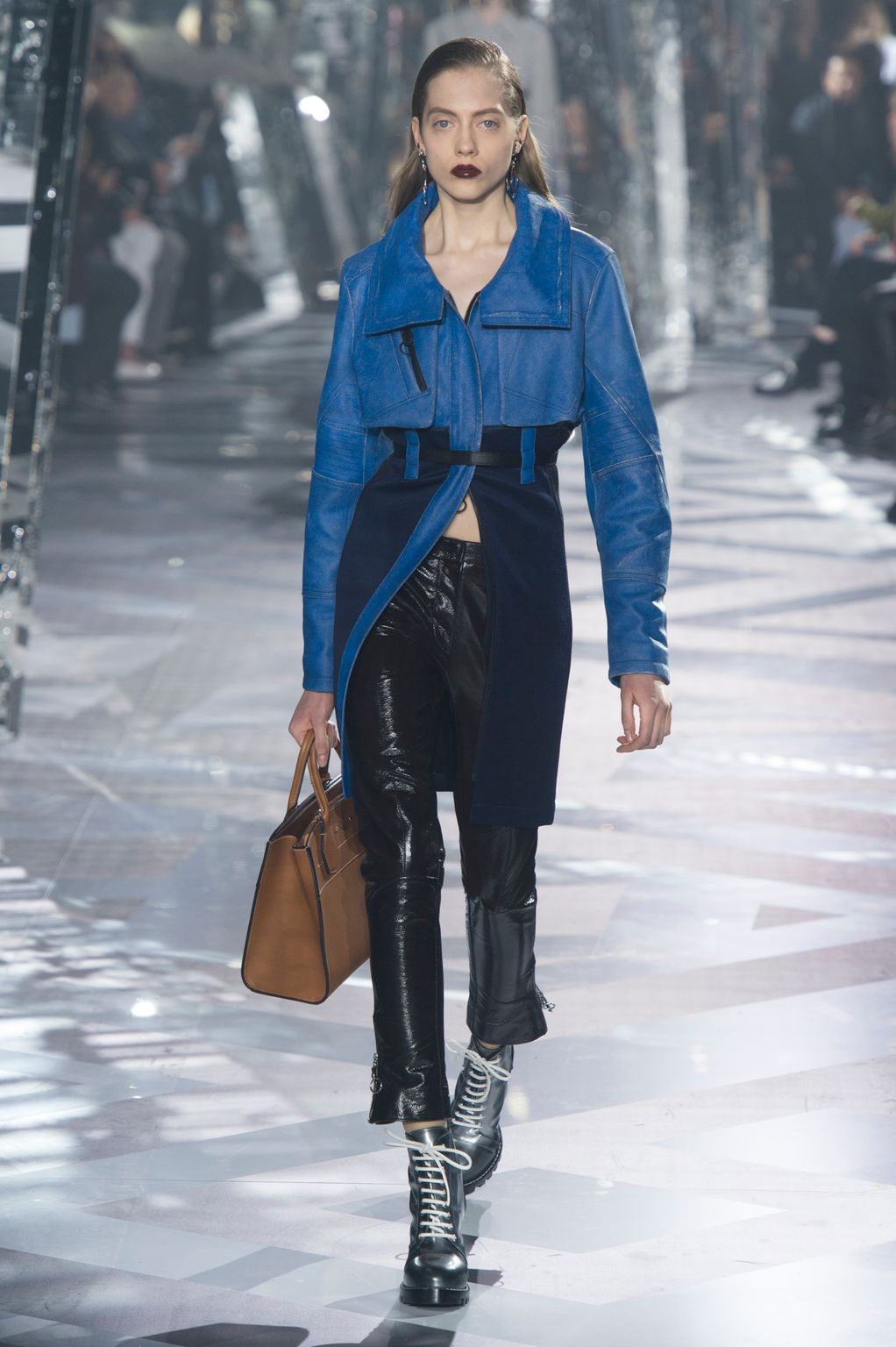 Fashion Week Paris Fall/Winter 2016 look 11 from the Louis Vuitton collection 女装