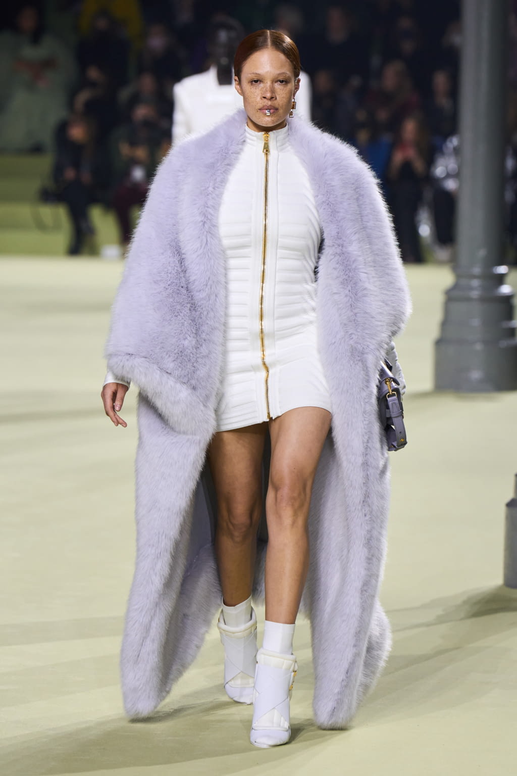 Fashion Week Paris Fall/Winter 2022 look 11 de la collection Balmain womenswear