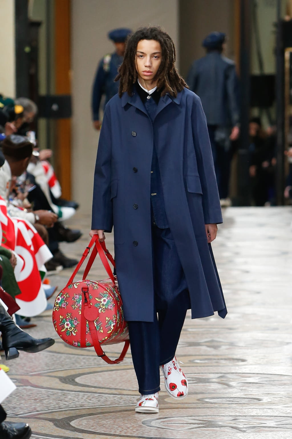 Fashion Week Paris Fall/Winter 2022 look 11 from the Kenzo collection menswear