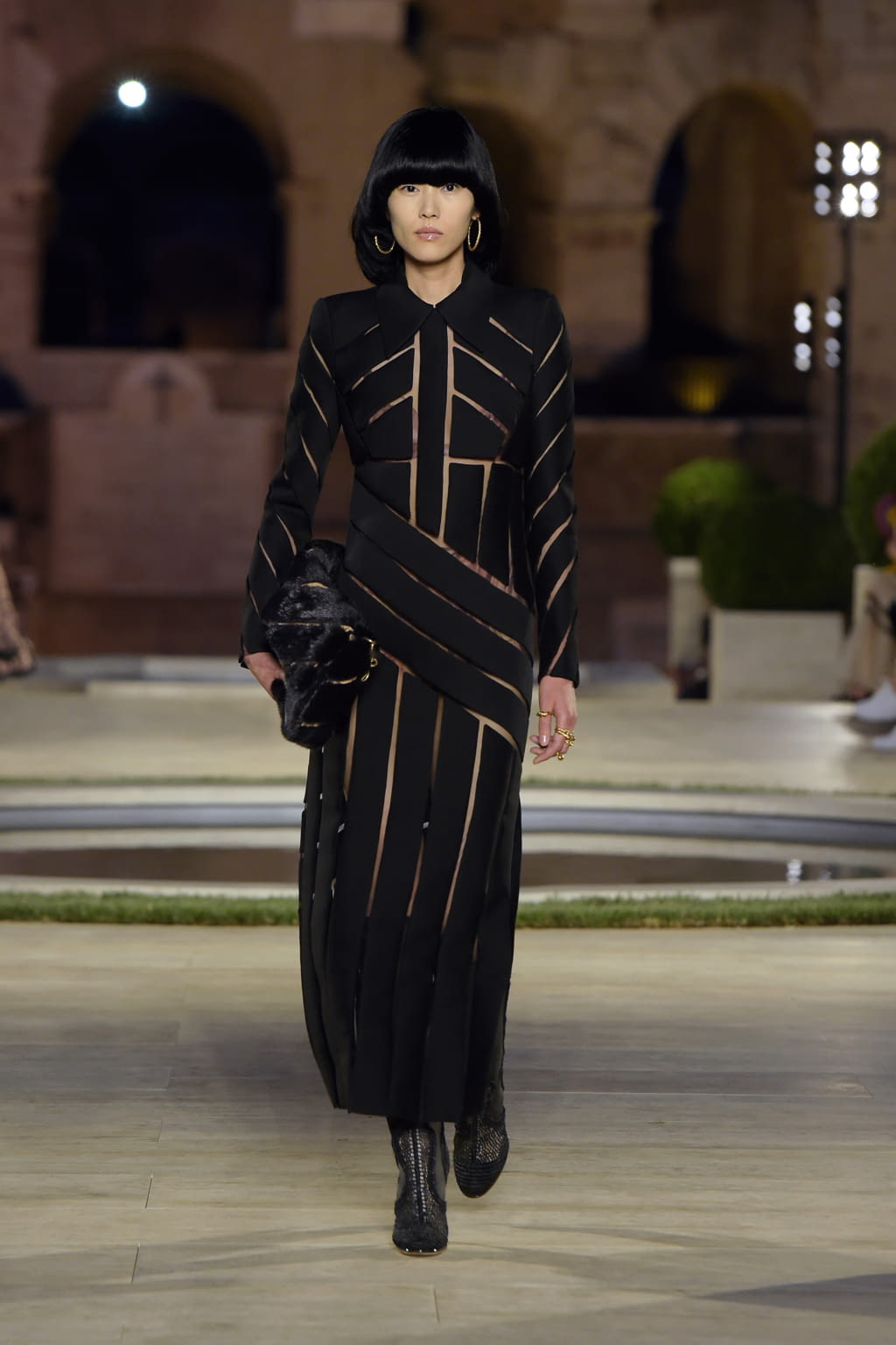 Fashion Week Milan Fall/Winter 2019 look 10 from the Fendi collection 高级定制