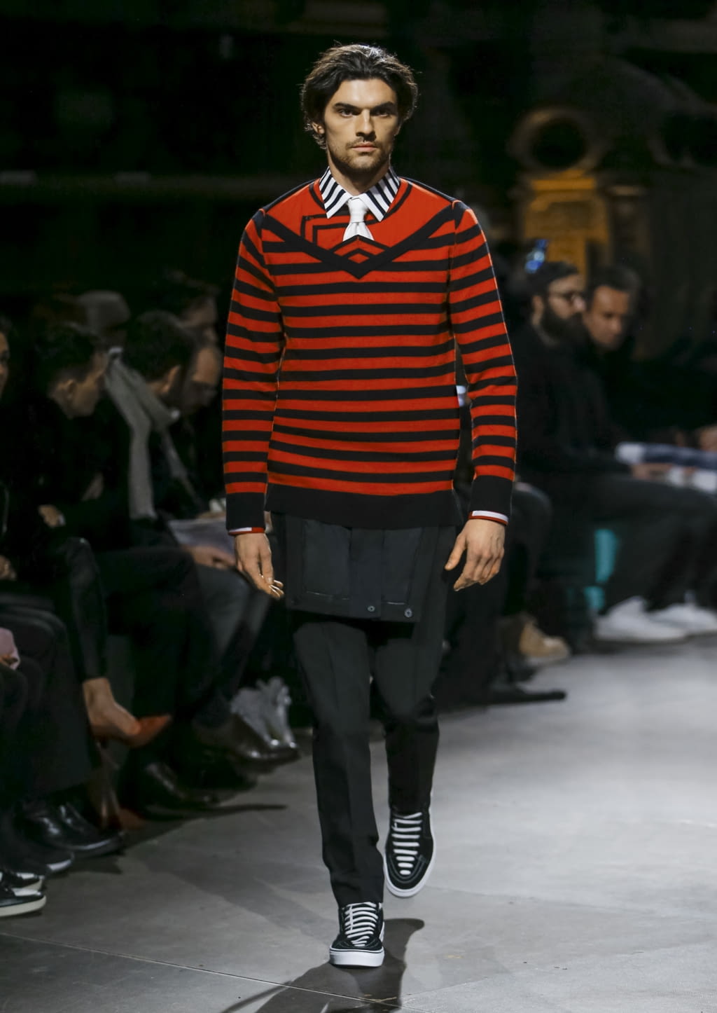 Fashion Week Paris Fall/Winter 2017 look 11 from the Givenchy collection menswear
