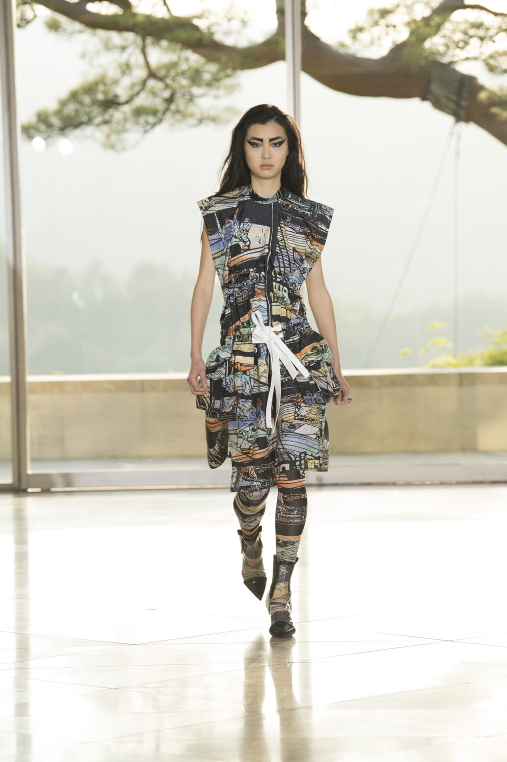 Fashion Week Paris Resort 2018 look 33 from the Louis Vuitton collection 女装