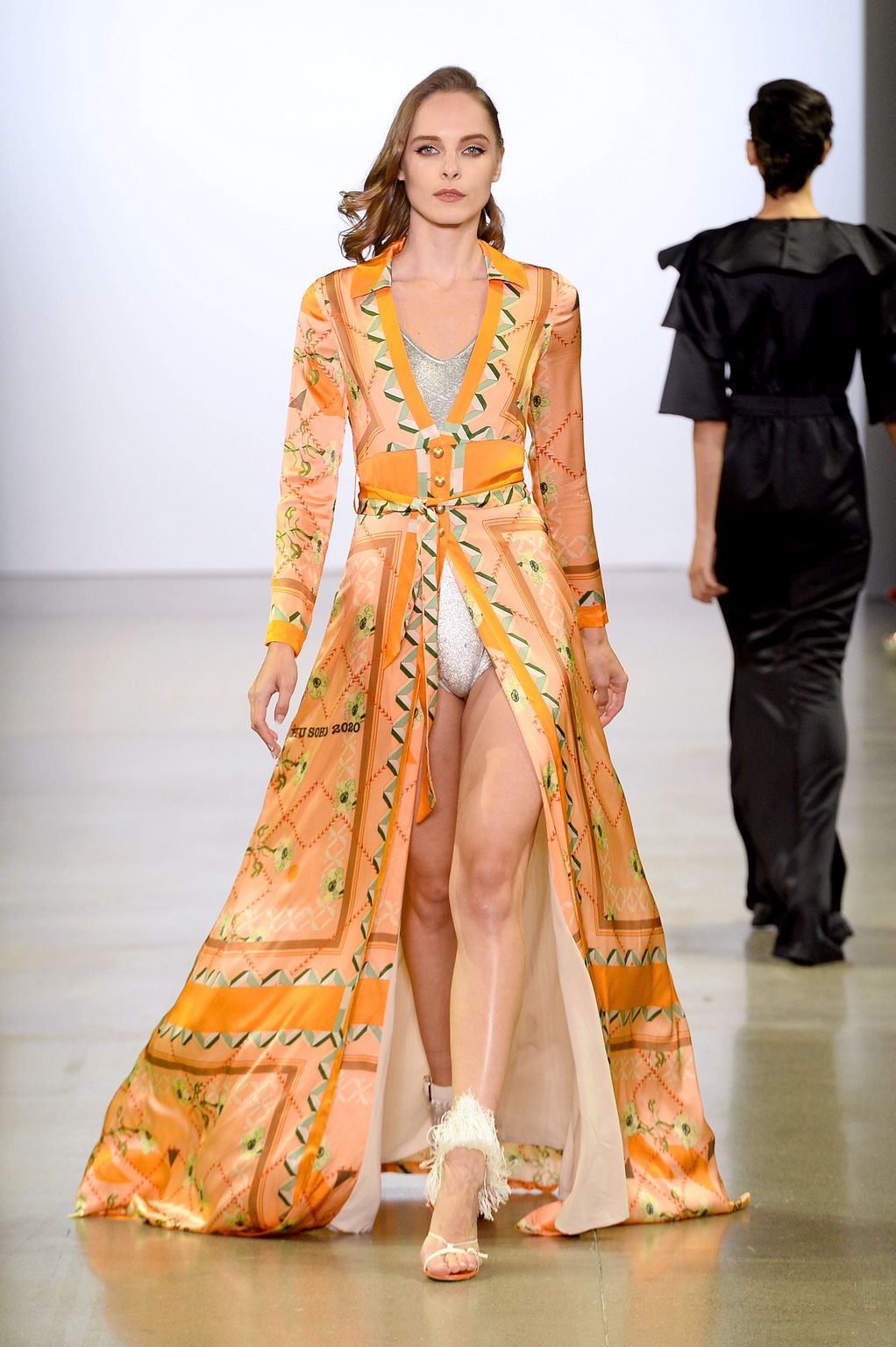 Fashion Week New York Spring/Summer 2020 look 38 from the Vivienne Hu collection 女装