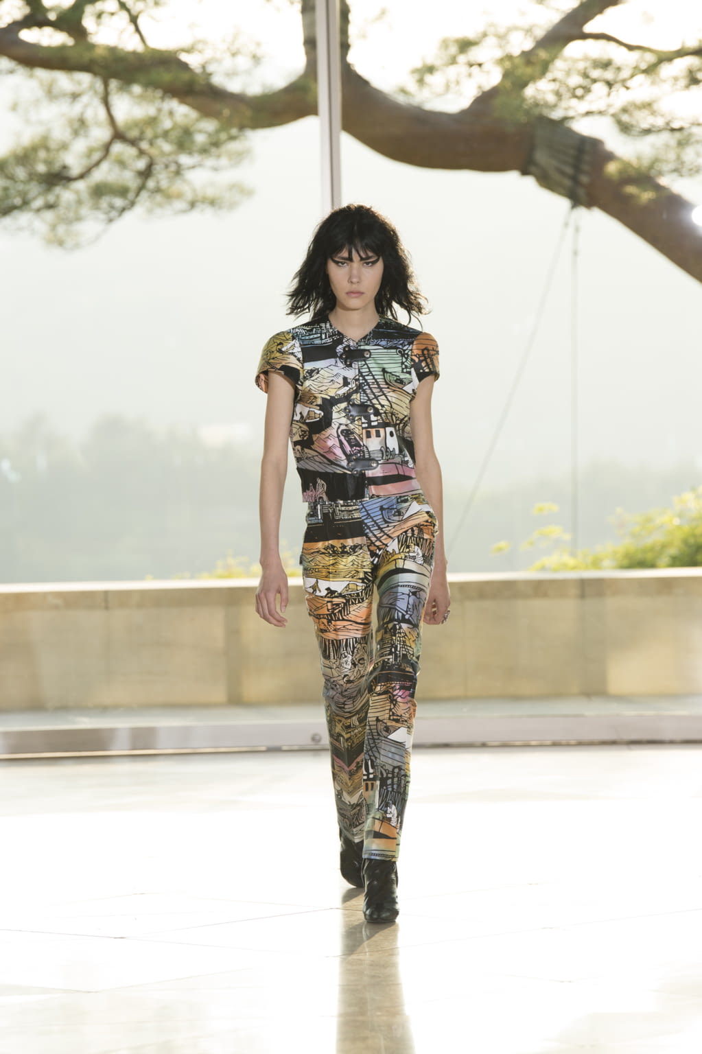 Fashion Week Paris Resort 2018 look 34 from the Louis Vuitton collection womenswear