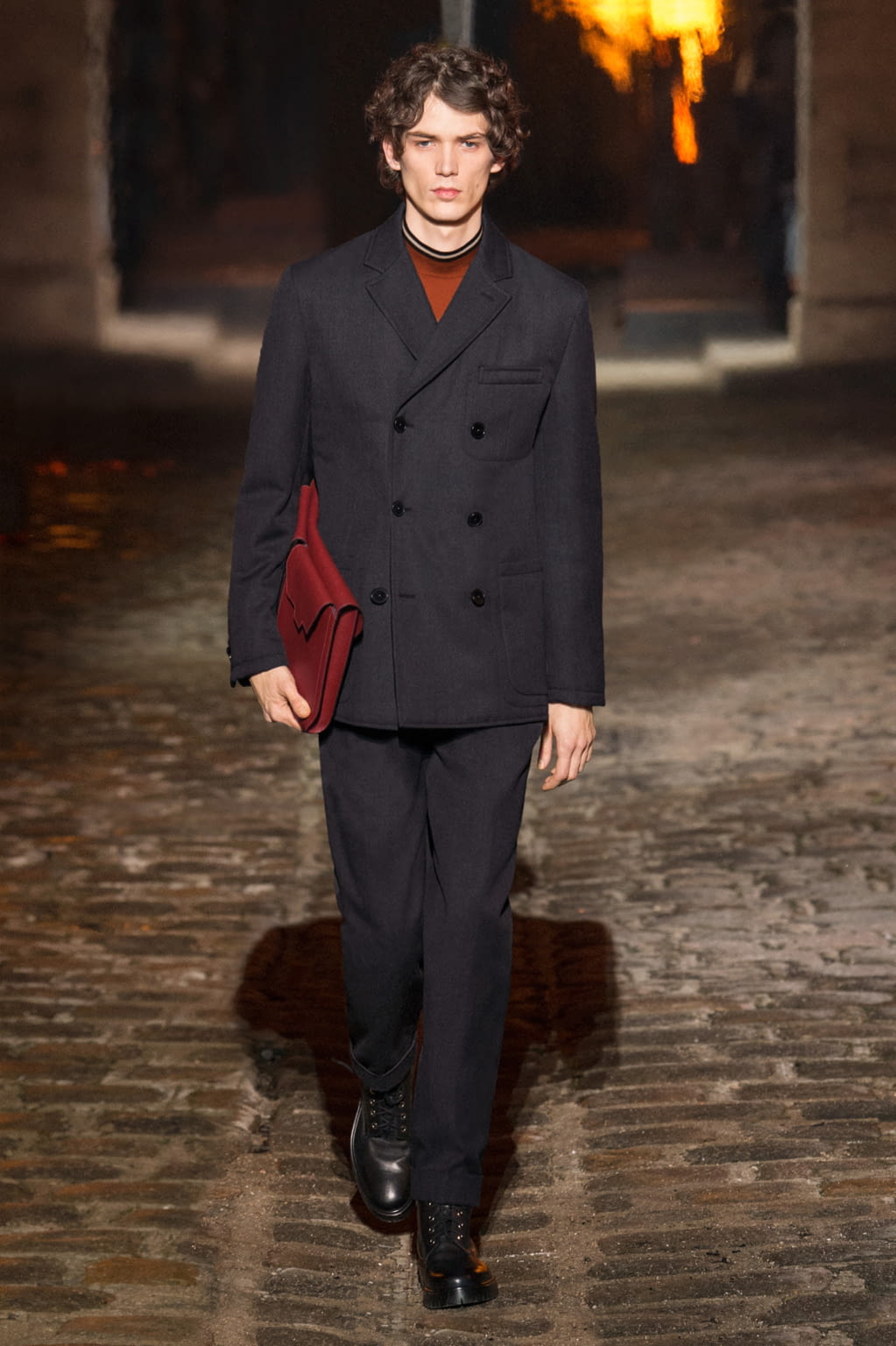 Fashion Week Paris Fall/Winter 2018 look 11 from the Hermès collection menswear