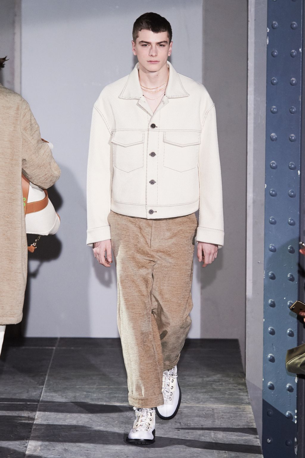 Fashion Week Paris Fall/Winter 2018 look 12 from the Acne Studios collection 男装