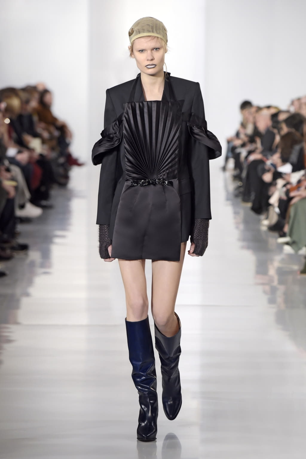 Fashion Week Paris Fall/Winter 2016 look 12 from the Maison Margiela collection womenswear