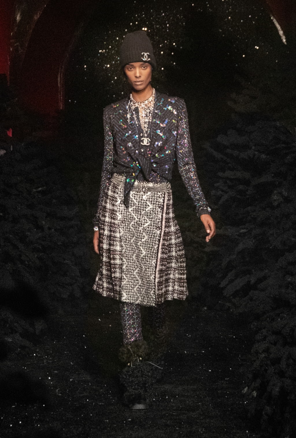 Fashion Week Paris Fall/Winter 2021 look 12 from the Chanel collection 女装