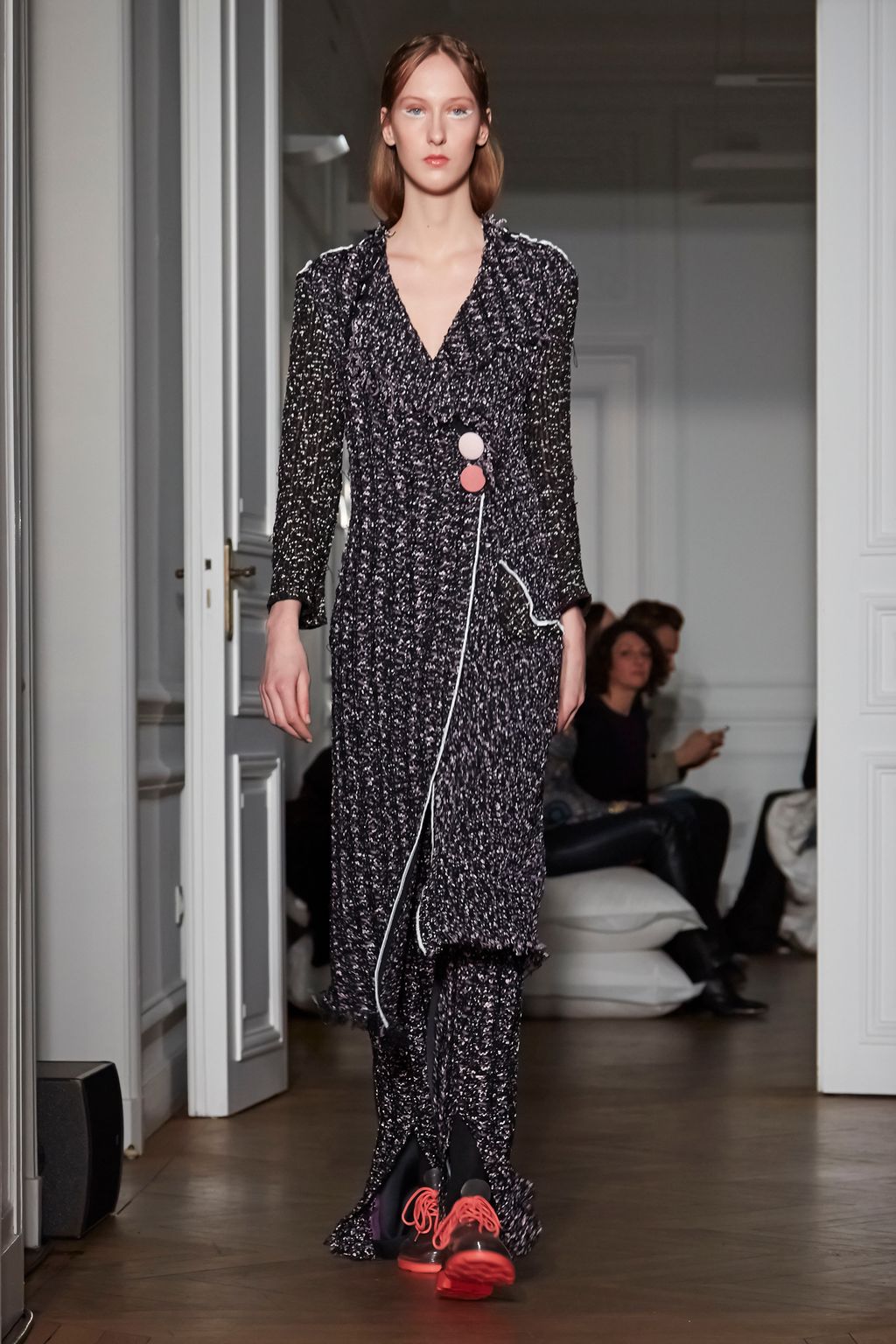 Fashion Week Paris Fall/Winter 2016 look 12 from the Peet Dullaert collection 女装