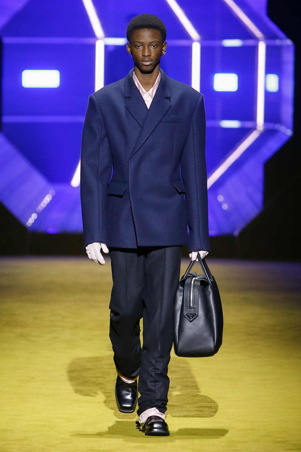 Fashion Week Milan Fall/Winter 2022 look 12 from the Prada collection 男装