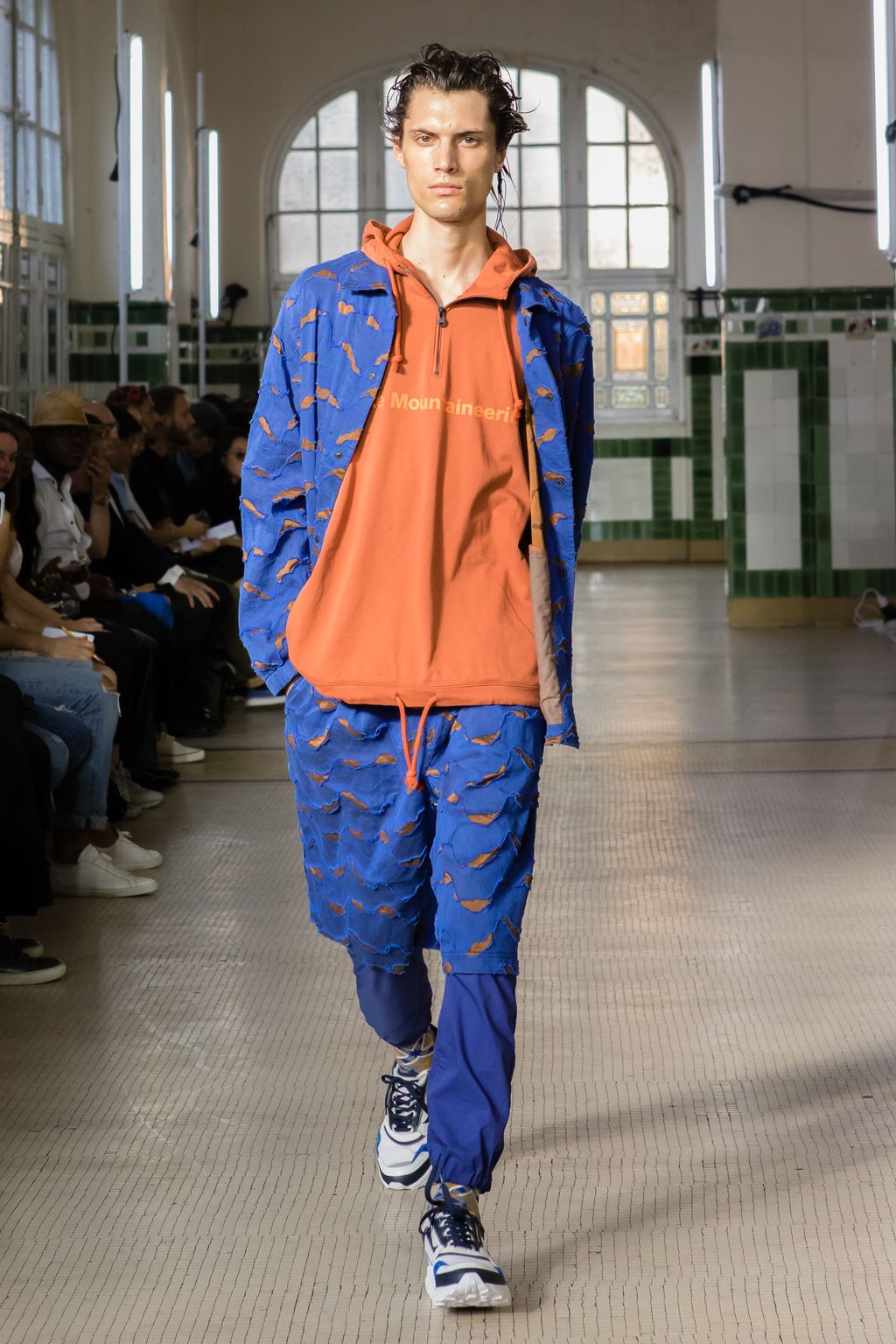 Fashion Week Paris Spring/Summer 2018 look 12 from the White Mountaineering collection 男装