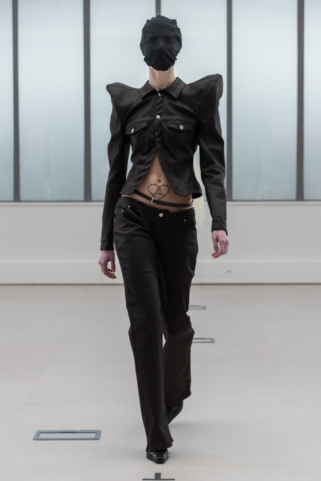 Fashion Week Paris Fall/Winter 2022 look 123 from the IFM PARIS collection 女装