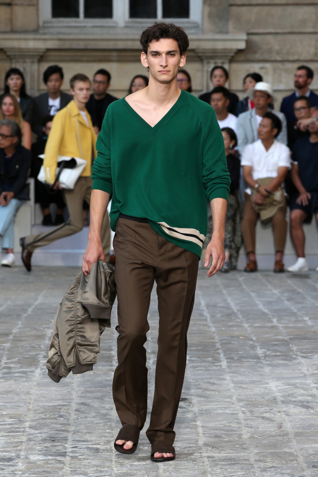 Fashion Week Paris Spring/Summer 2018 look 13 from the Berluti collection 男装